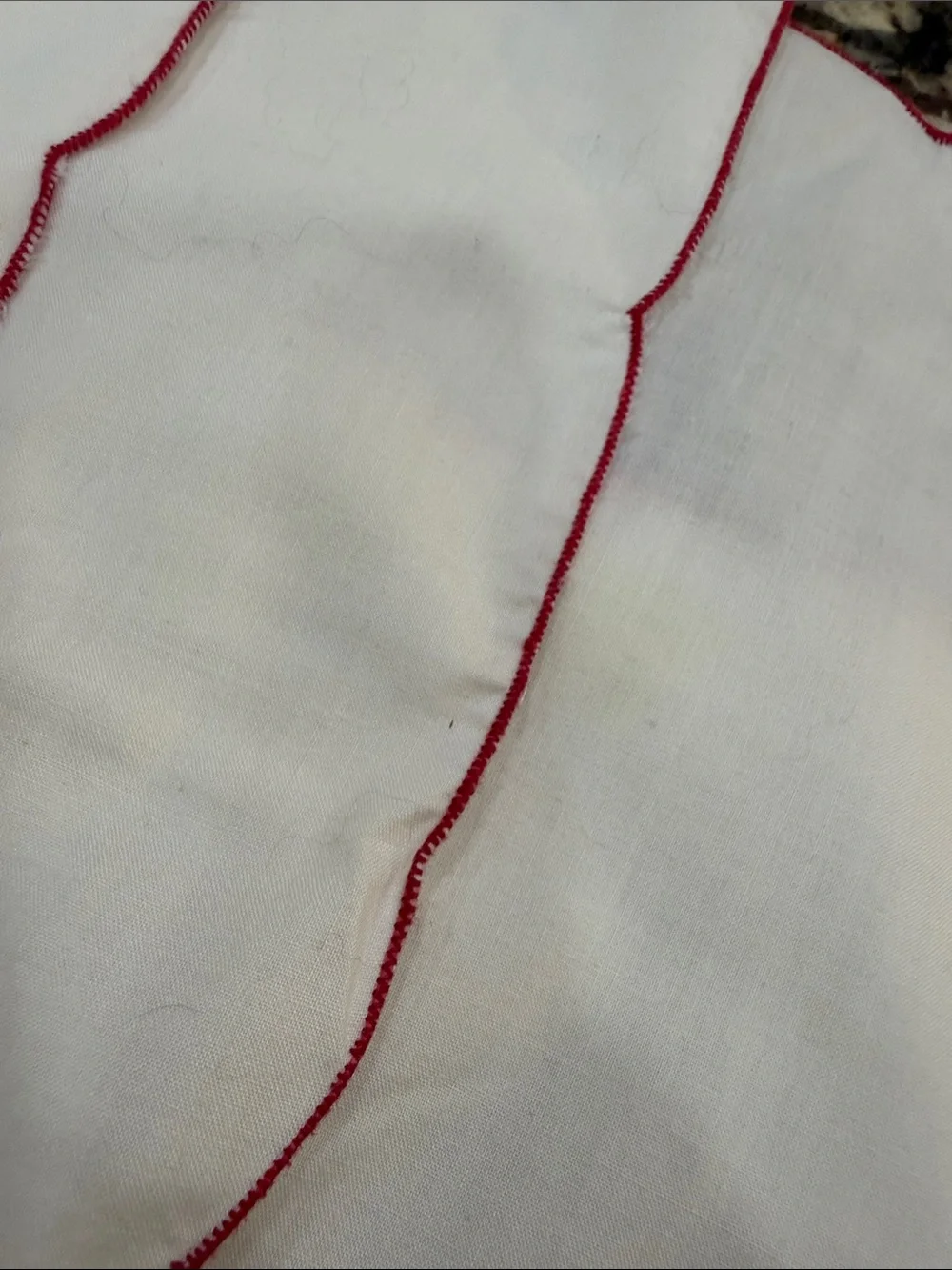 Vintage 60 inch Round White Embroidered Christmas Tree Tablecloth and 4 Napkins